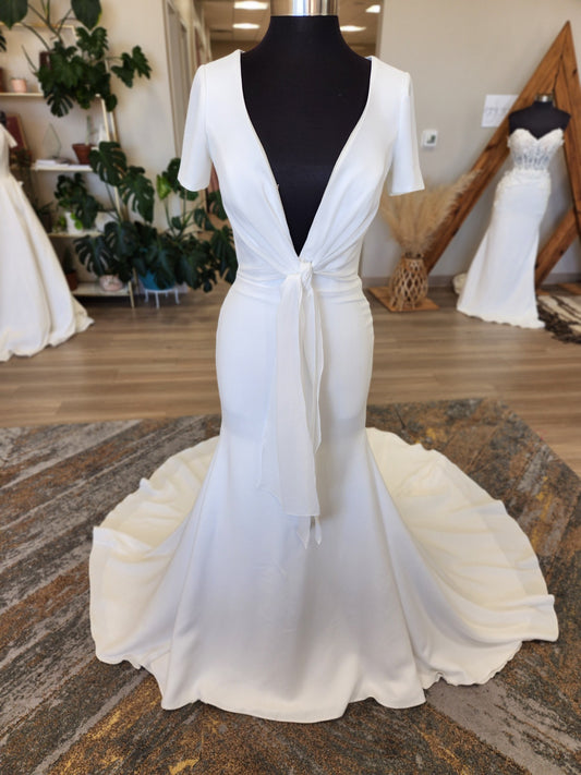 Clean and Classic V Neck Short Sleeve Wedding dress