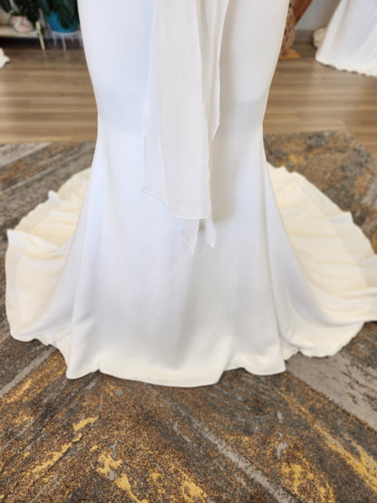 Clean and Classic V Neck Short Sleeve Wedding dress