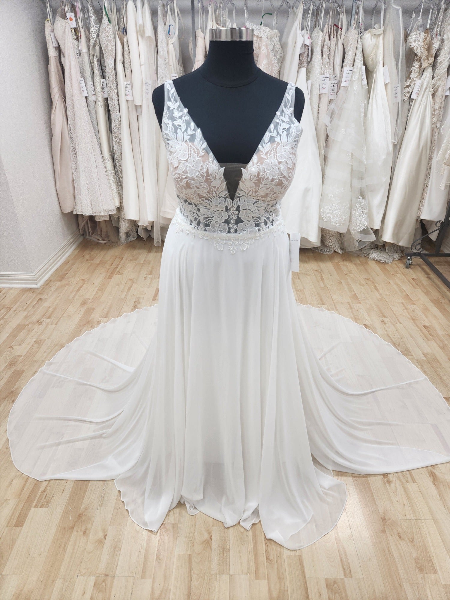 Plus Size Lace Top Chiffon Bottom Wedding Dress