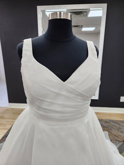 Plus size A-Line Ruffle Wedding Dress