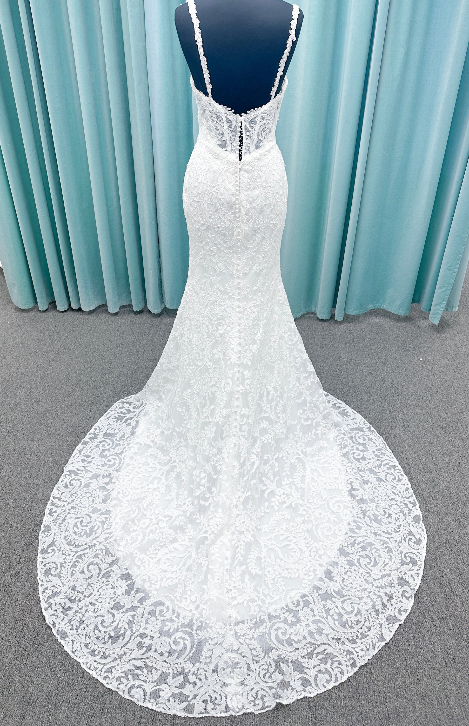 Dondi Fit and Flare Wedding Dress in Ivory, Size 14 — allover lace, fitted bodice, dramatic flare skirt