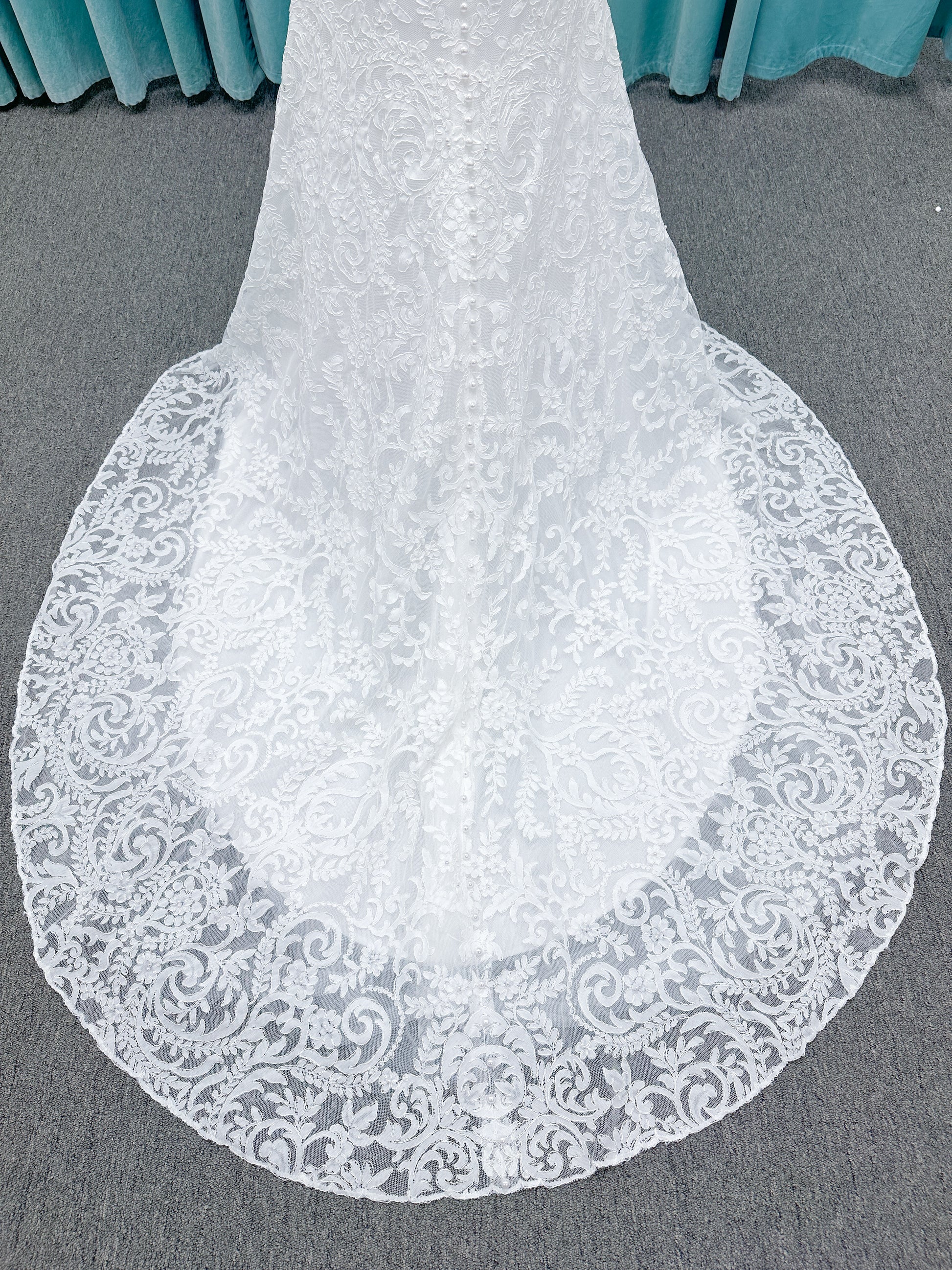 Dondi Fit and Flare Wedding Dress in Ivory, Size 14 — allover lace, fitted bodice, dramatic flare skirt
