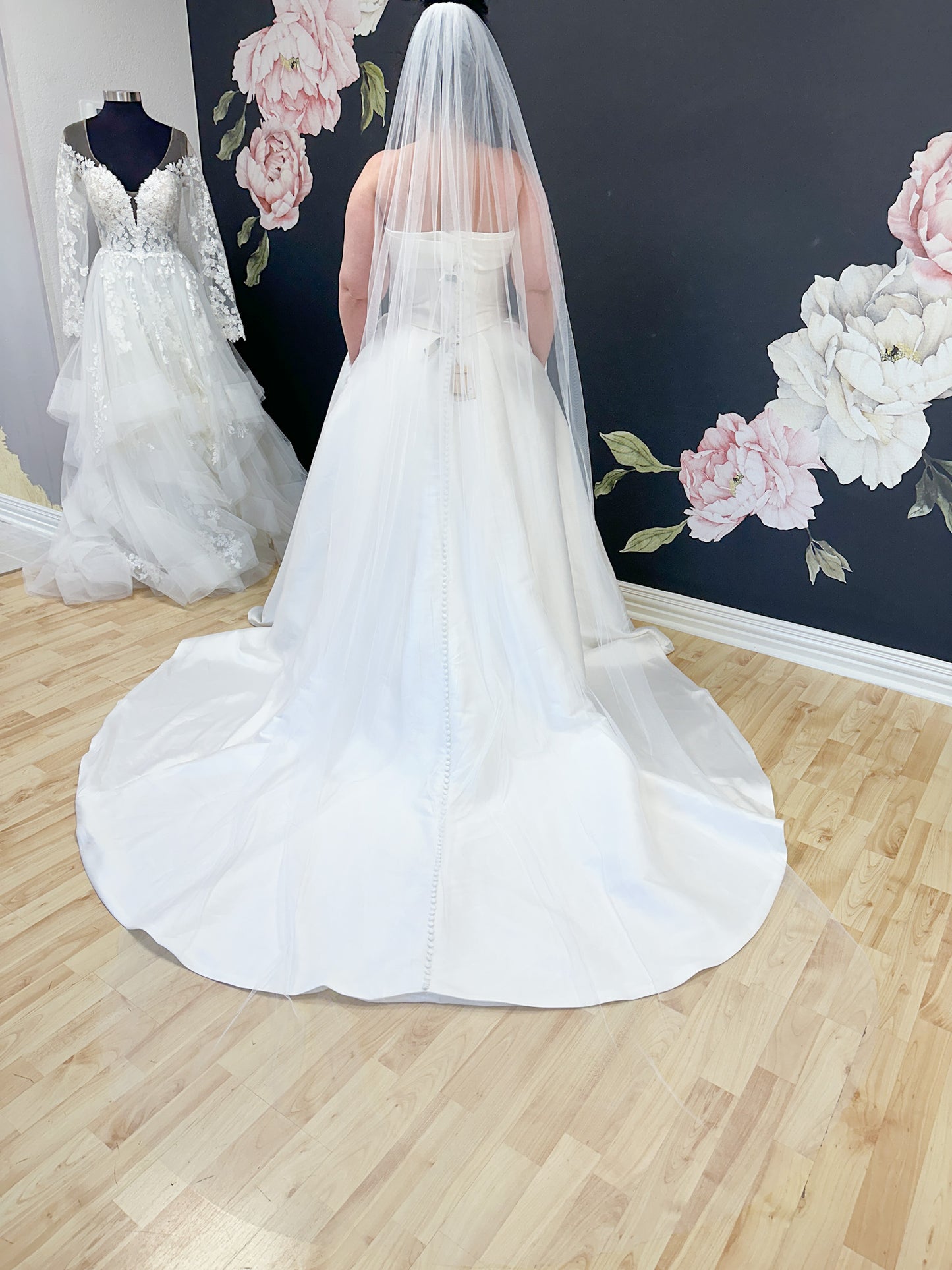 Classic Tulle Veil White Ivory Wedding Veil Bridal Veil  - Available in Multiple Lengths