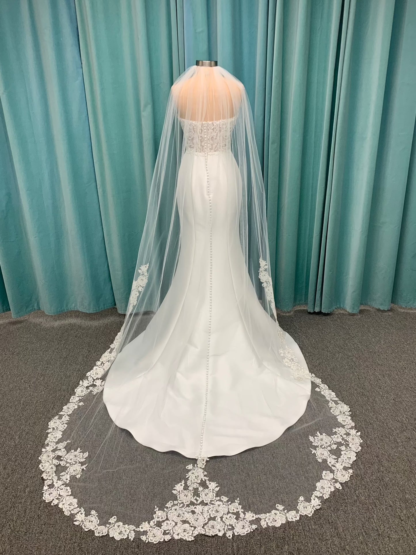 Lace Floral Detail Long Veil