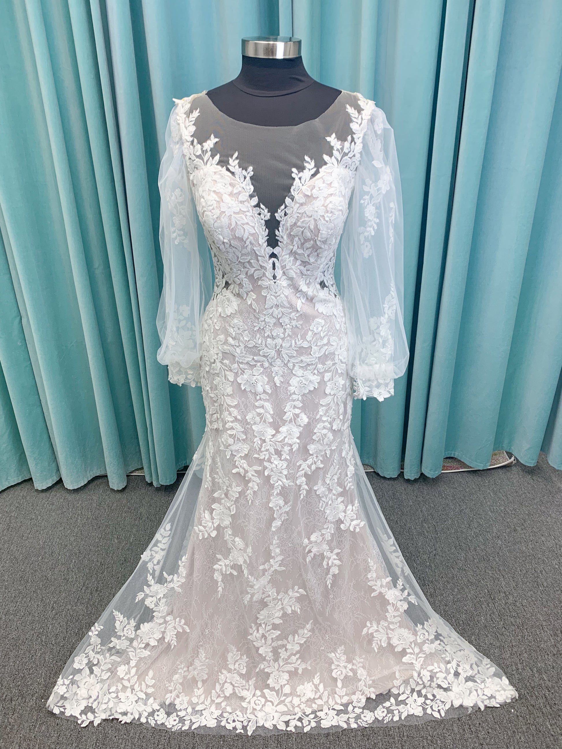 Morilee Jeannie style 2513 plunging neck Chantilly lace fit-and-flare wedding dress with detachable bishop sleeves, size 12
