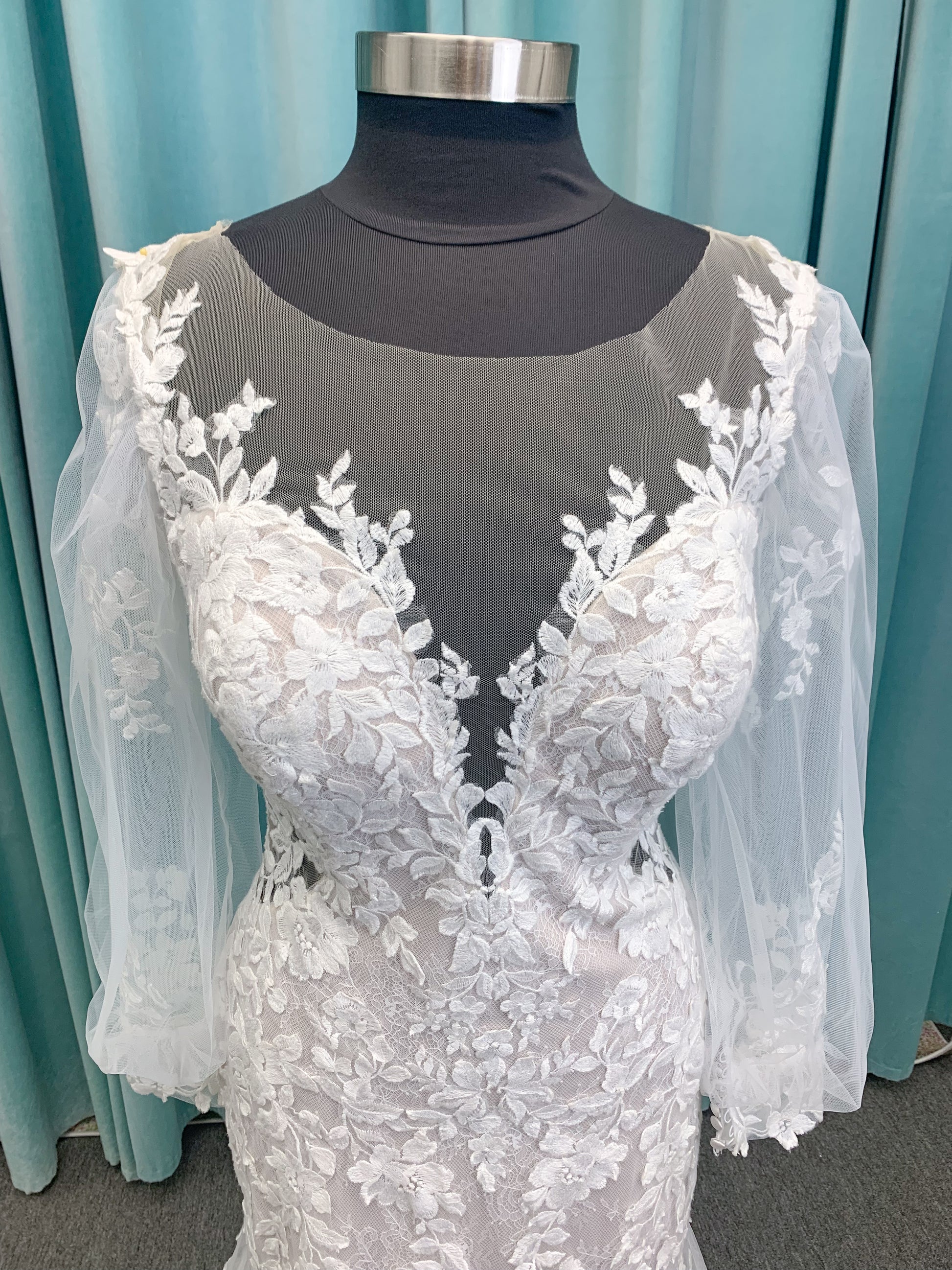 Morilee Jeannie style 2513 plunging neck Chantilly lace fit-and-flare wedding dress with detachable bishop sleeves, size 12