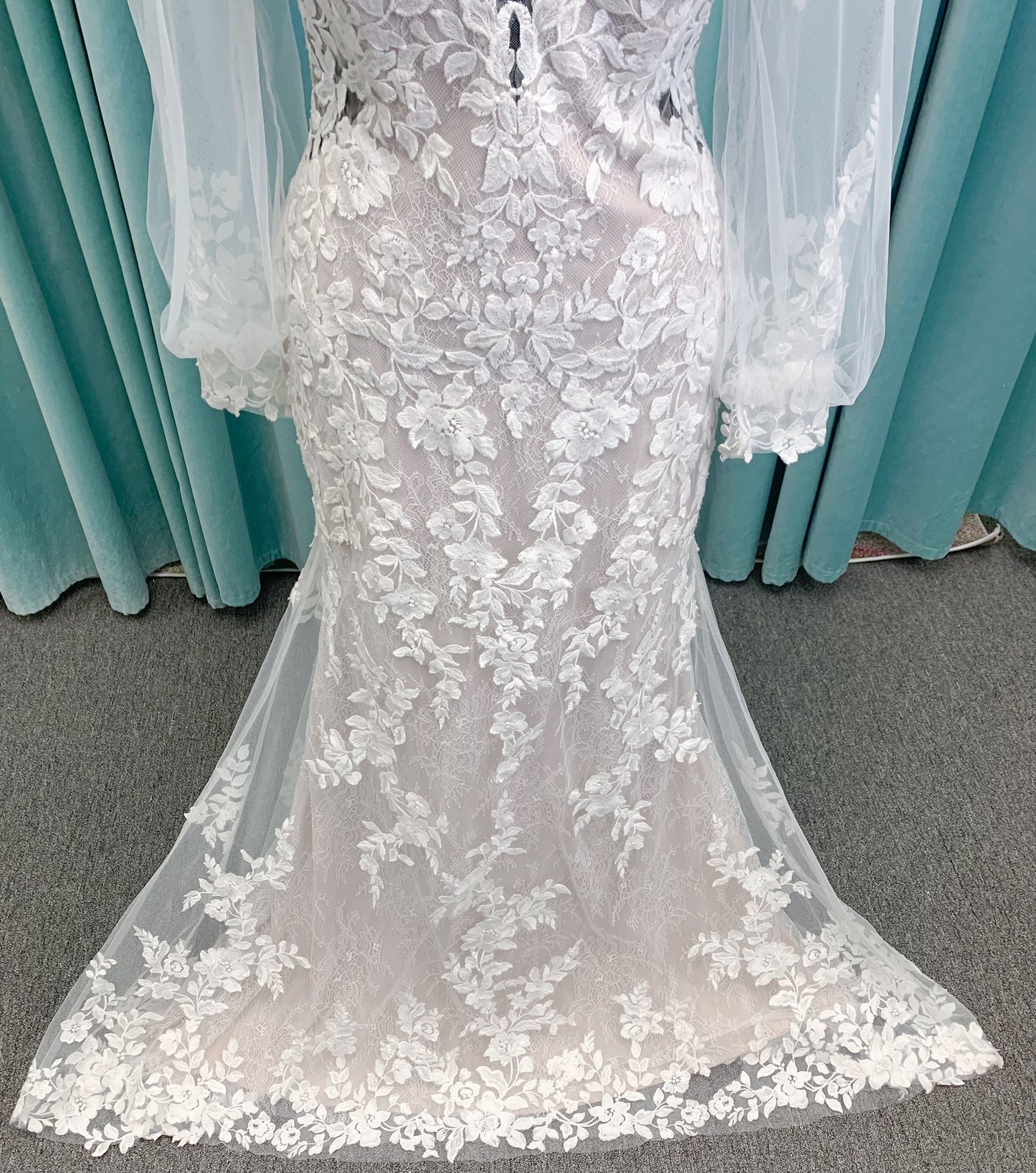 Morilee Jeannie style 2513 plunging neck Chantilly lace fit-and-flare wedding dress with detachable bishop sleeves, size 12