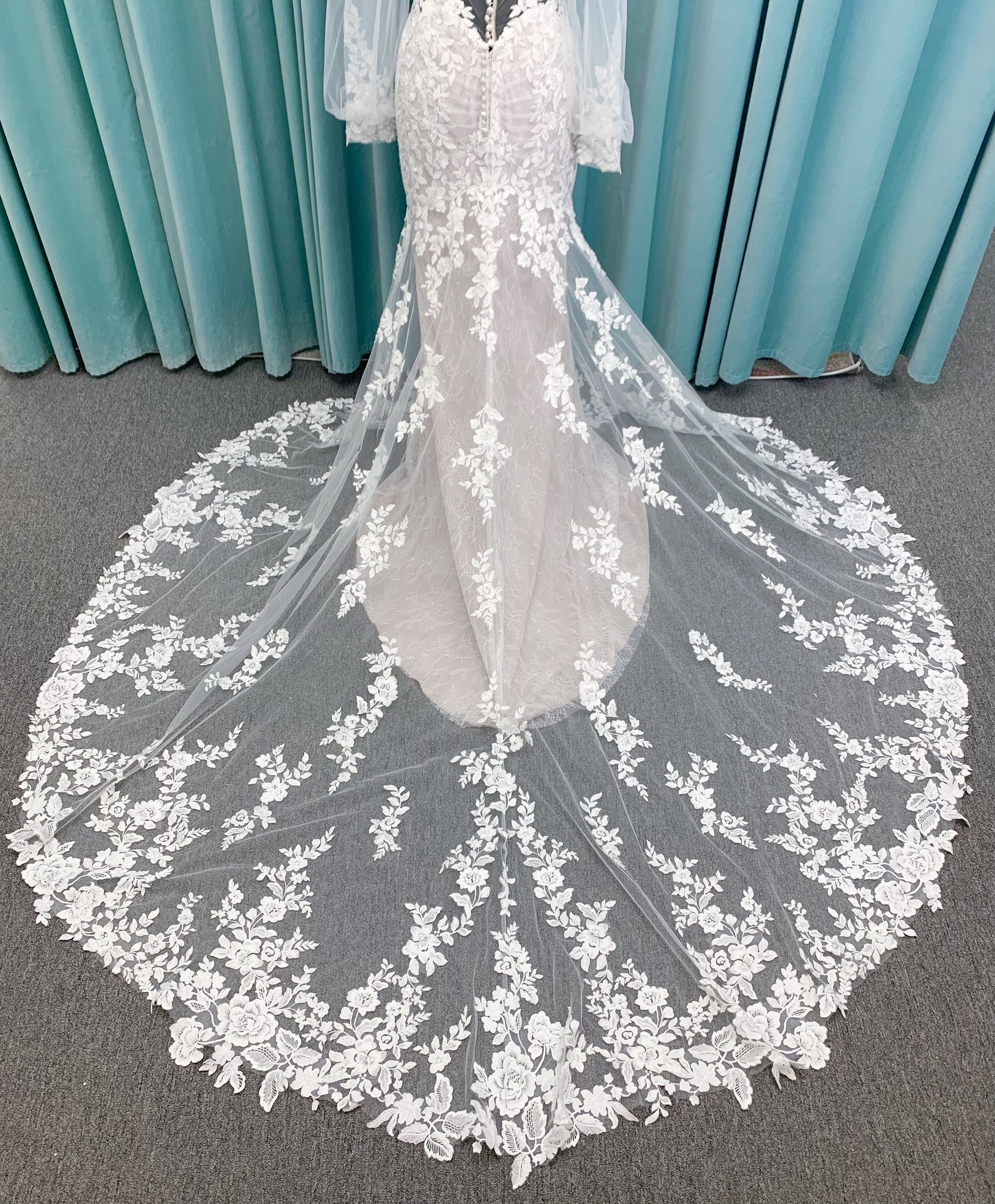 Morilee Jeannie style 2513 plunging neck Chantilly lace fit-and-flare wedding dress with detachable bishop sleeves, size 12