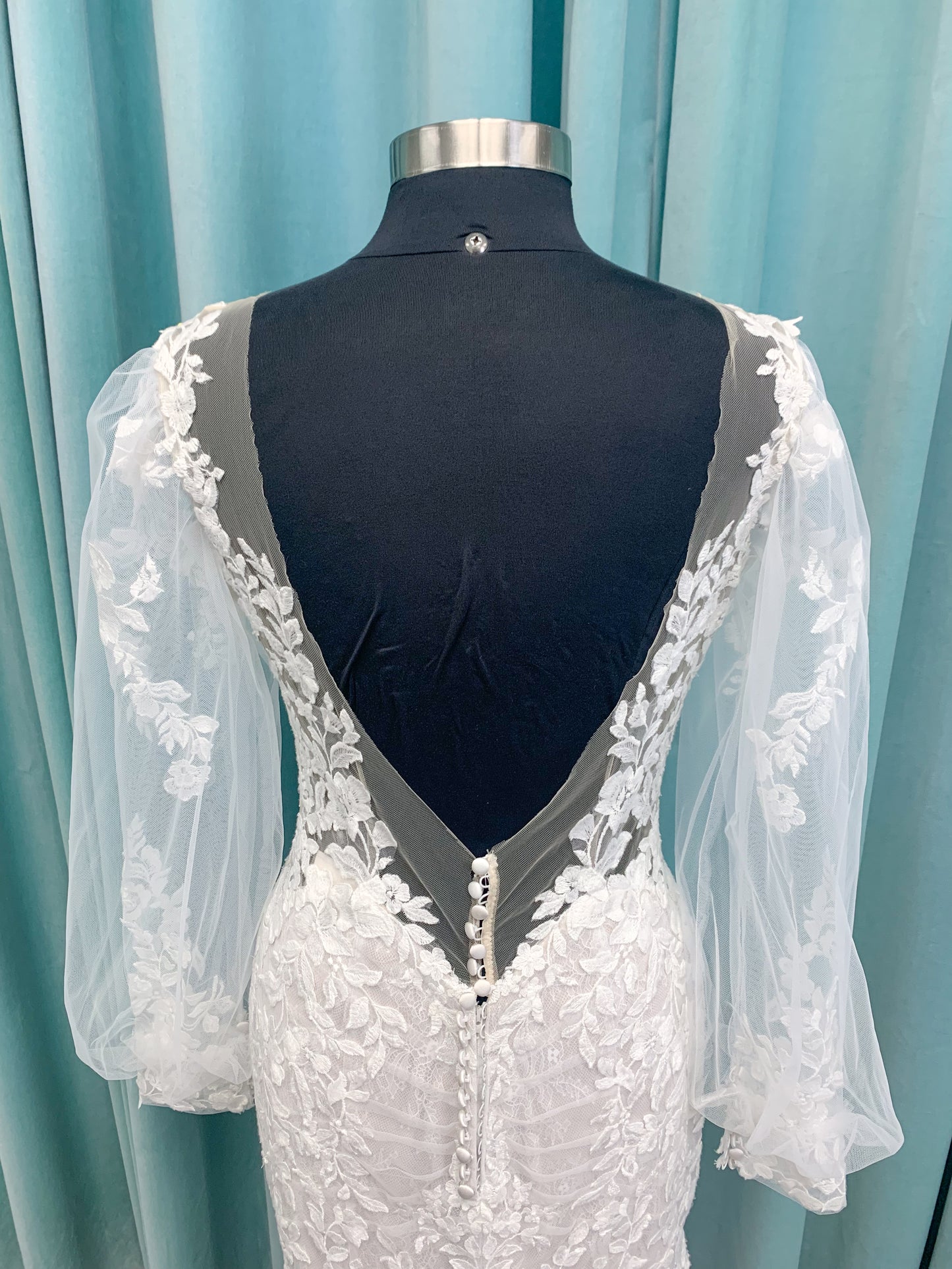 Morilee Jeannie style 2513 plunging neck Chantilly lace fit-and-flare wedding dress with detachable bishop sleeves, size 12