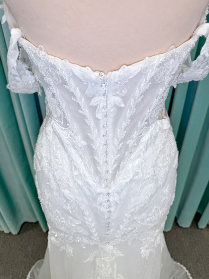 Randy Fenoli Jillian fit and flare wedding dress on mannequin with strapless sweetheart neckline, beaded lace appliqué, detachable off-the-shoulder straps, and glitter tulle skirt