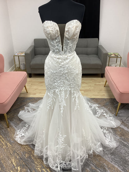 Mermaid Lace Strapless Wedding Dress