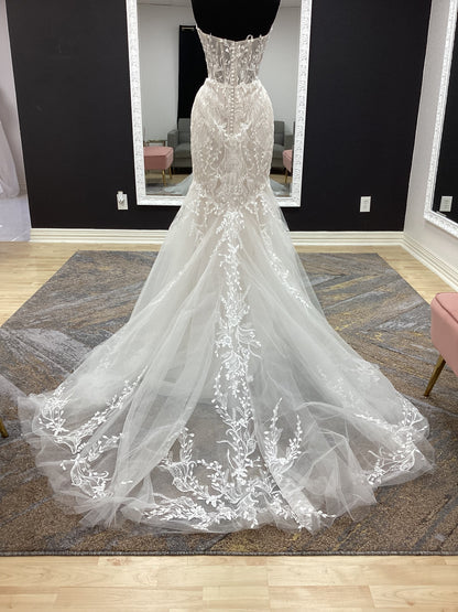 Mermaid Lace Strapless Wedding Dress