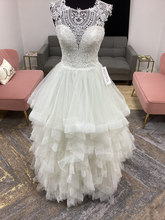 Lace Bodice Ruffle Skirt Wedding Dress