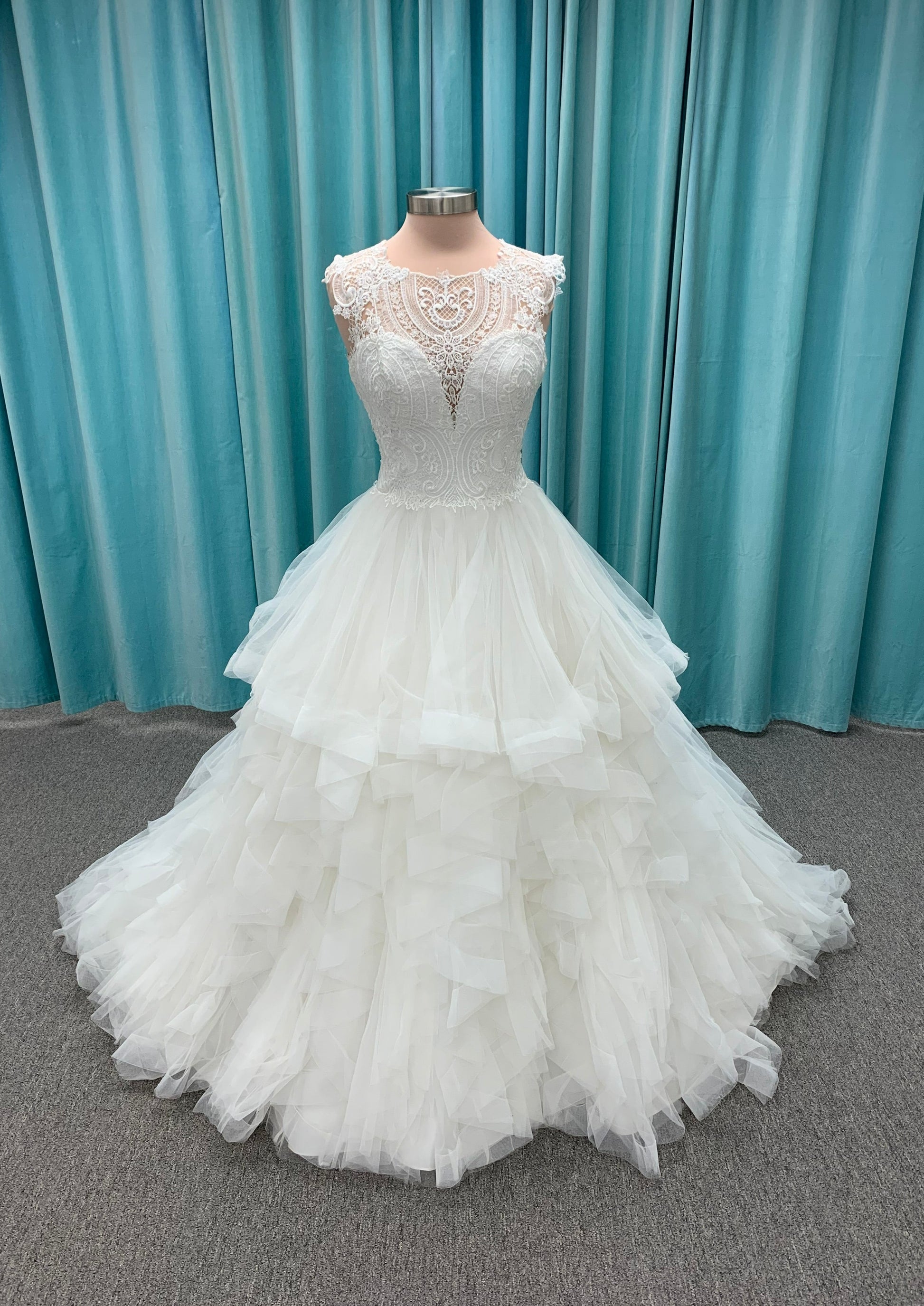 Lace and tulle ruffle with horsehair trim wedding dress Justin Alexander 8888