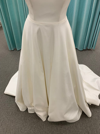 Plus Size Wedding Dress Mikado Scoop Neckline with Pockets