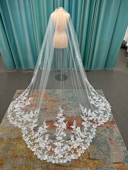 Scalloped Sparkling Lace Cathedral Veil