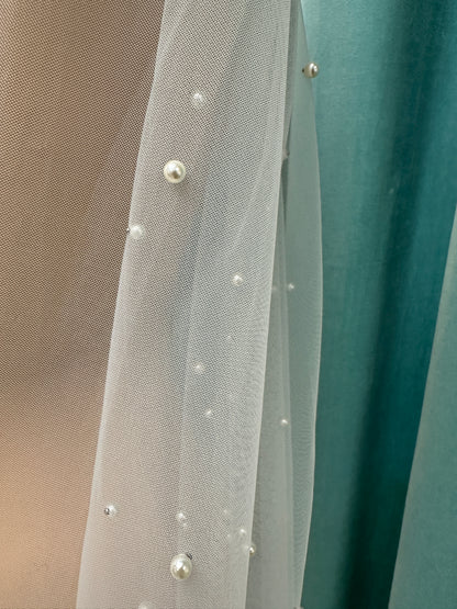 Scattered Allover Pearl Cathedral Veil