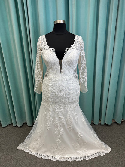 Hera Deep V-Neck  Lace Mermaid Plus Size Wedding Dress