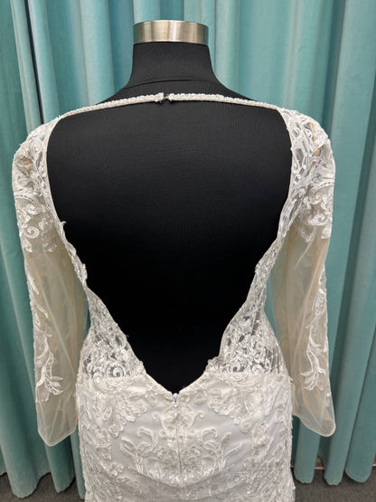 Hera Deep V-Neck  Lace Mermaid Plus Size Wedding Dress