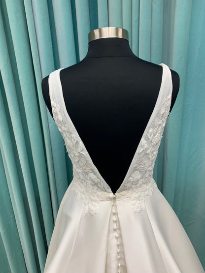 Essense of Australia D3640 Wedding Dress