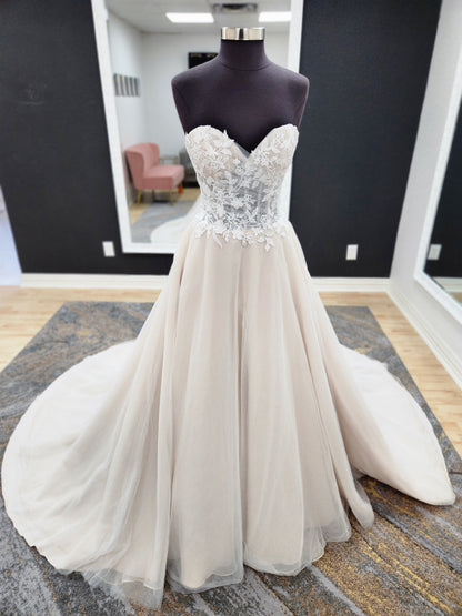Lace Sweetheart bodice A-line Wedding dress