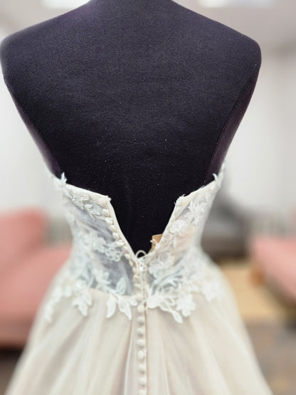Lace Sweetheart bodice A-line Wedding dress
