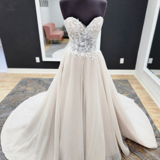 Lace Sweetheart bodice A-line Wedding dress