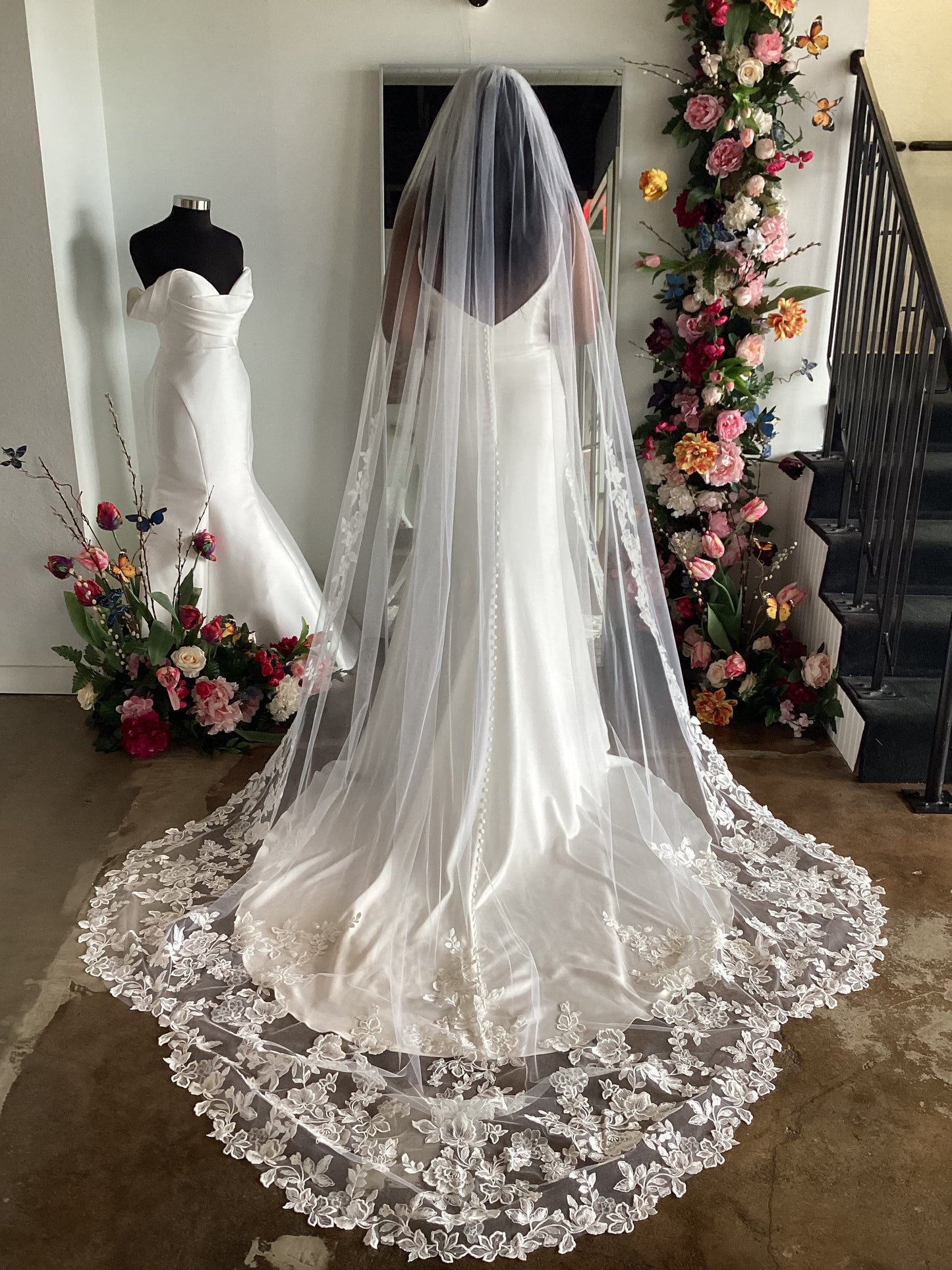 Scalloped Sparkling Lace Cathedral Veil